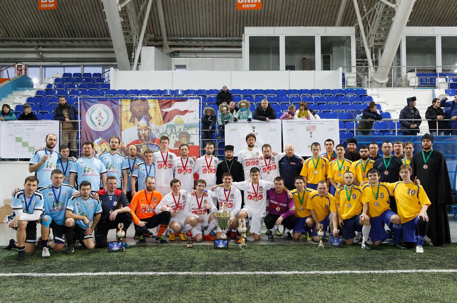 2016-12-28 Спортсмены Барнаульской семинарии вошли в тройку победителей футбольного турнира