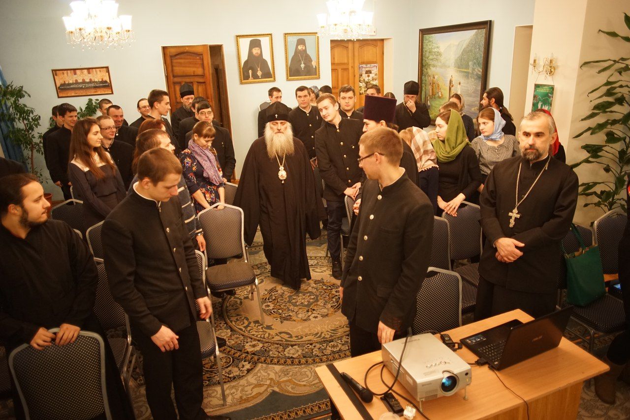 2016-12-30 Митрополит Сергий и учащиеся семинарии обсудили фильм о священниках