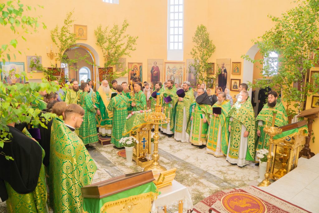 13 июня в день Святого Духа, в Барнаульской духовной семинарии состоялся торжественный выпускной акт