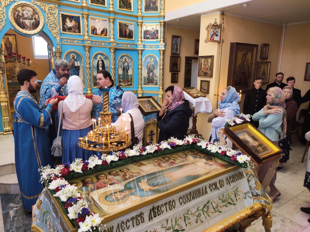 «Радуйся, Переселившаяся к вышнему Царству!» Барнаульская духовная семинария встретила Успение Пресвятой Богородицы