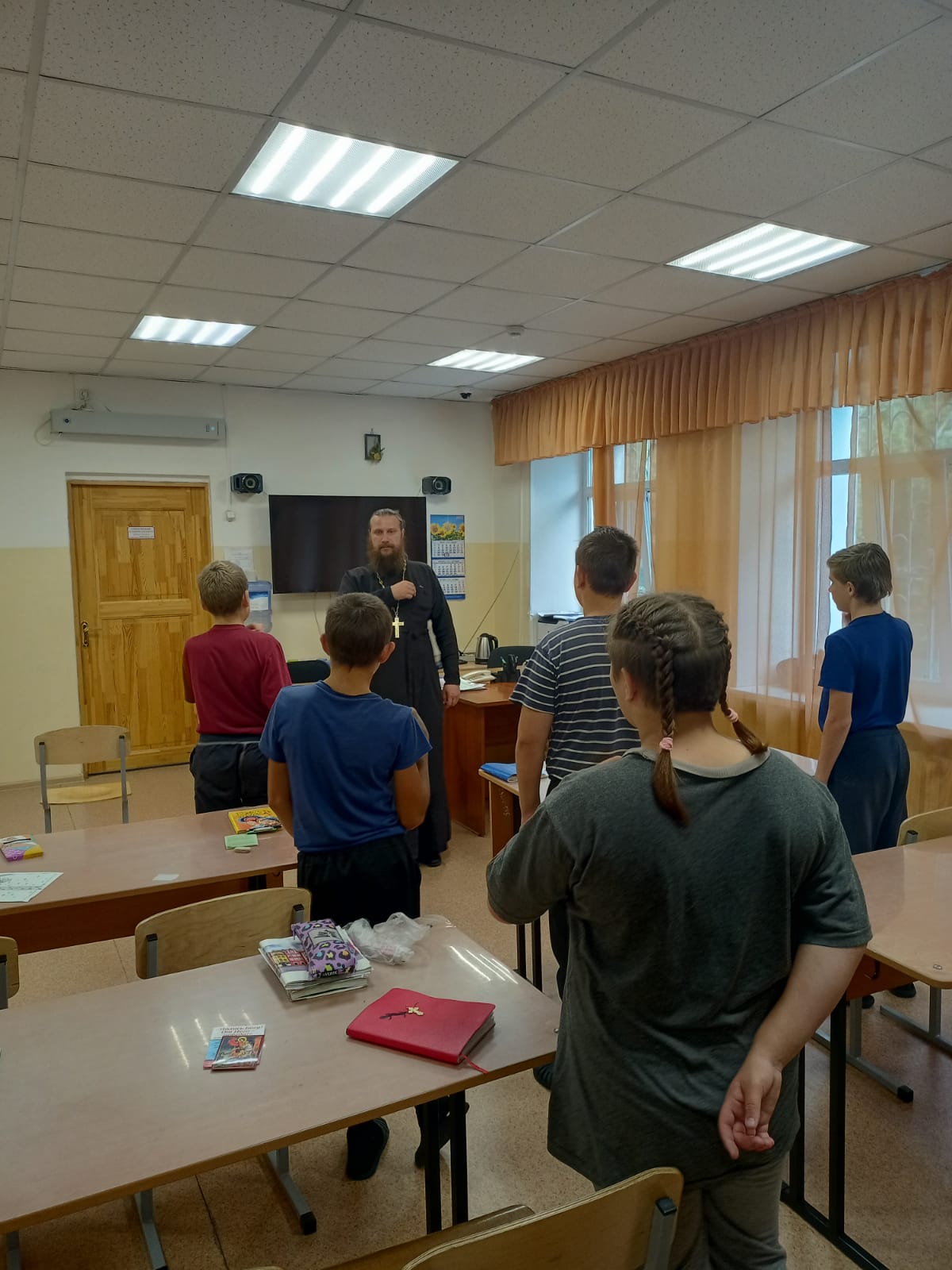 Проректор по воспитательной работе иерей Анатолий Бочкар посетил центр временного содержания несовершеннолетних правонарушителей г Барнаула.